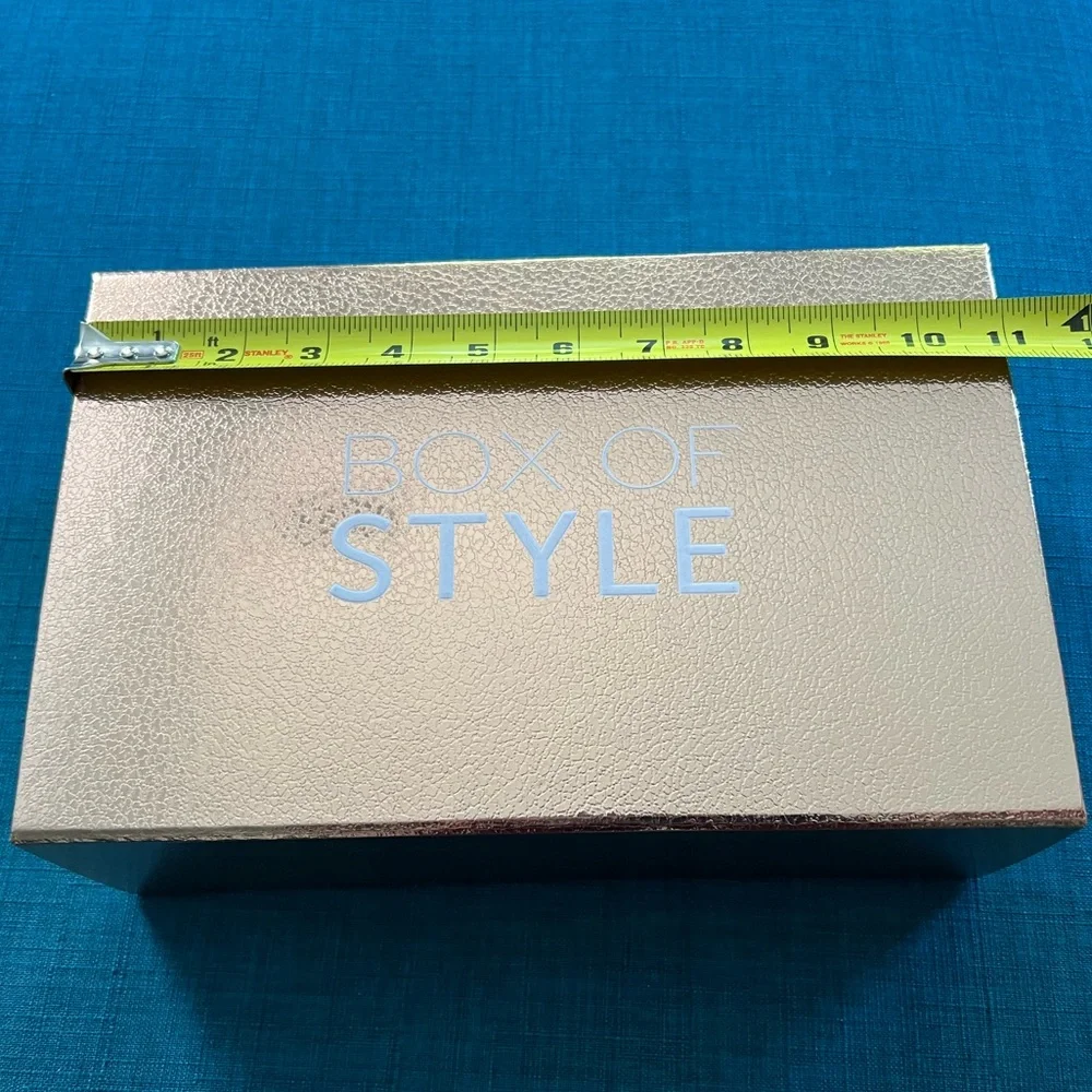 Gold mirrored Box of Style box with magnetic closure